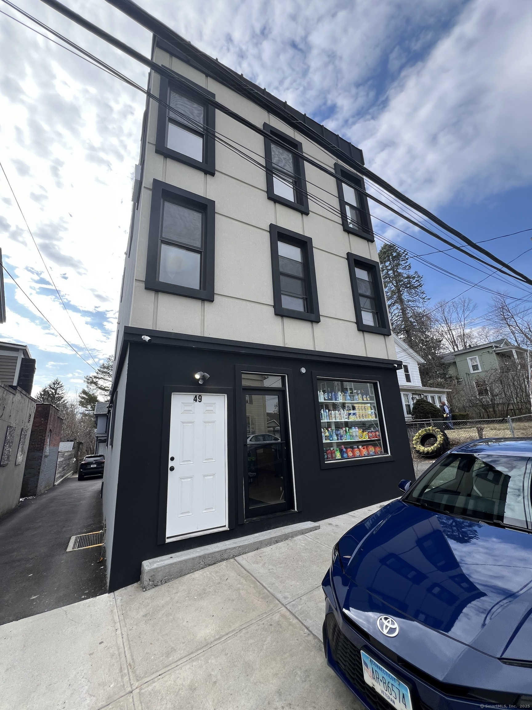Property for Sale at Hill Street, Waterbury, Connecticut - Bedrooms: 10 
Bathrooms: 5 
Rooms: 18  - $730,000