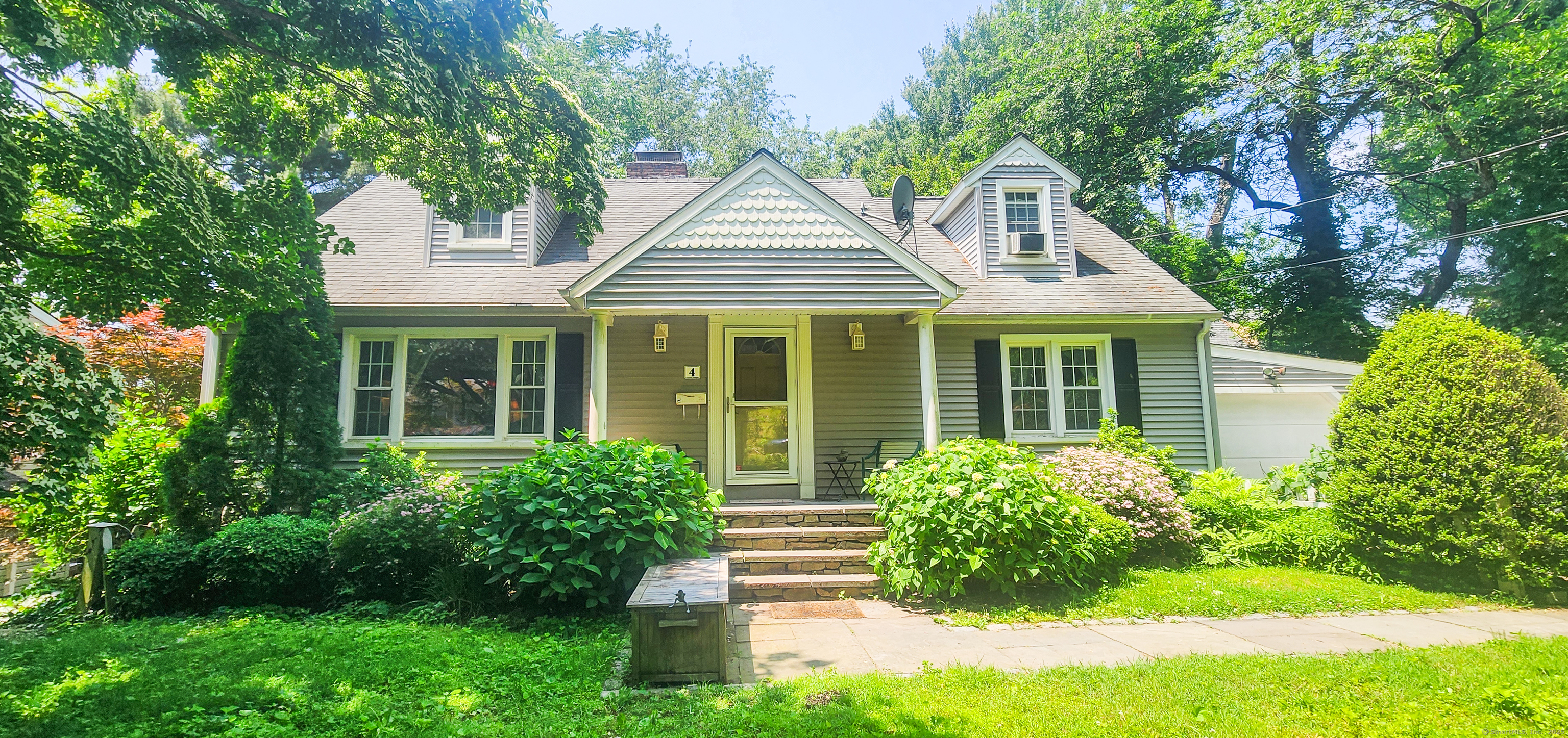 Property for Sale at Tryon Road, Norwalk, Connecticut - Bedrooms: 4 
Bathrooms: 2 
Rooms: 8  - $600,000