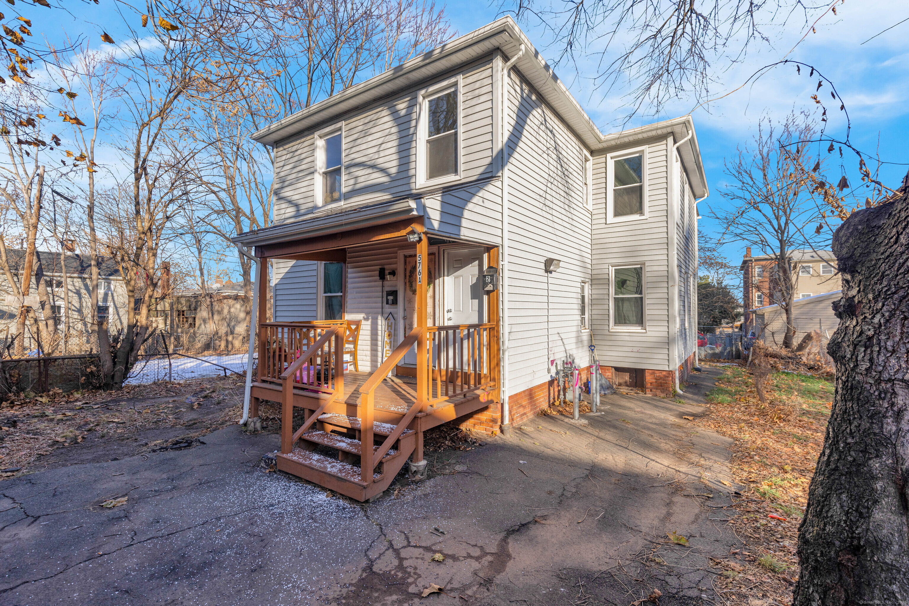 Zion Street, Hartford, Connecticut - 4 Bedrooms  
2 Bathrooms  
8 Rooms - 