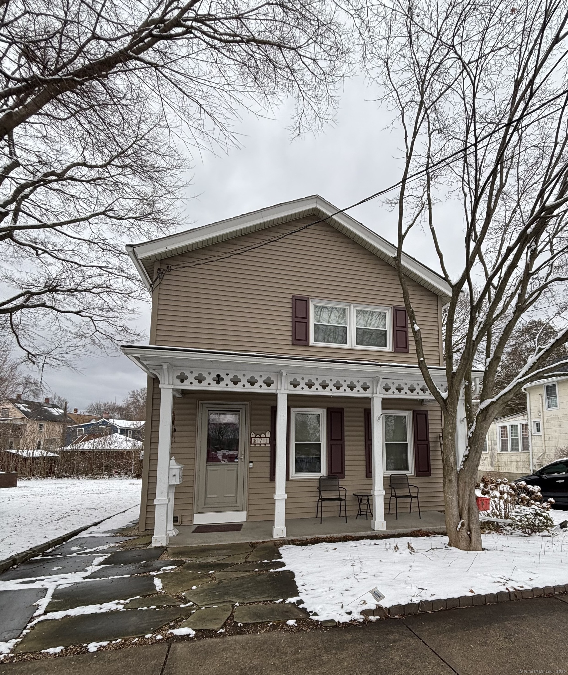 Hawthorne Avenue, Derby, Connecticut - 2 Bedrooms  
2 Bathrooms  
6 Rooms - 