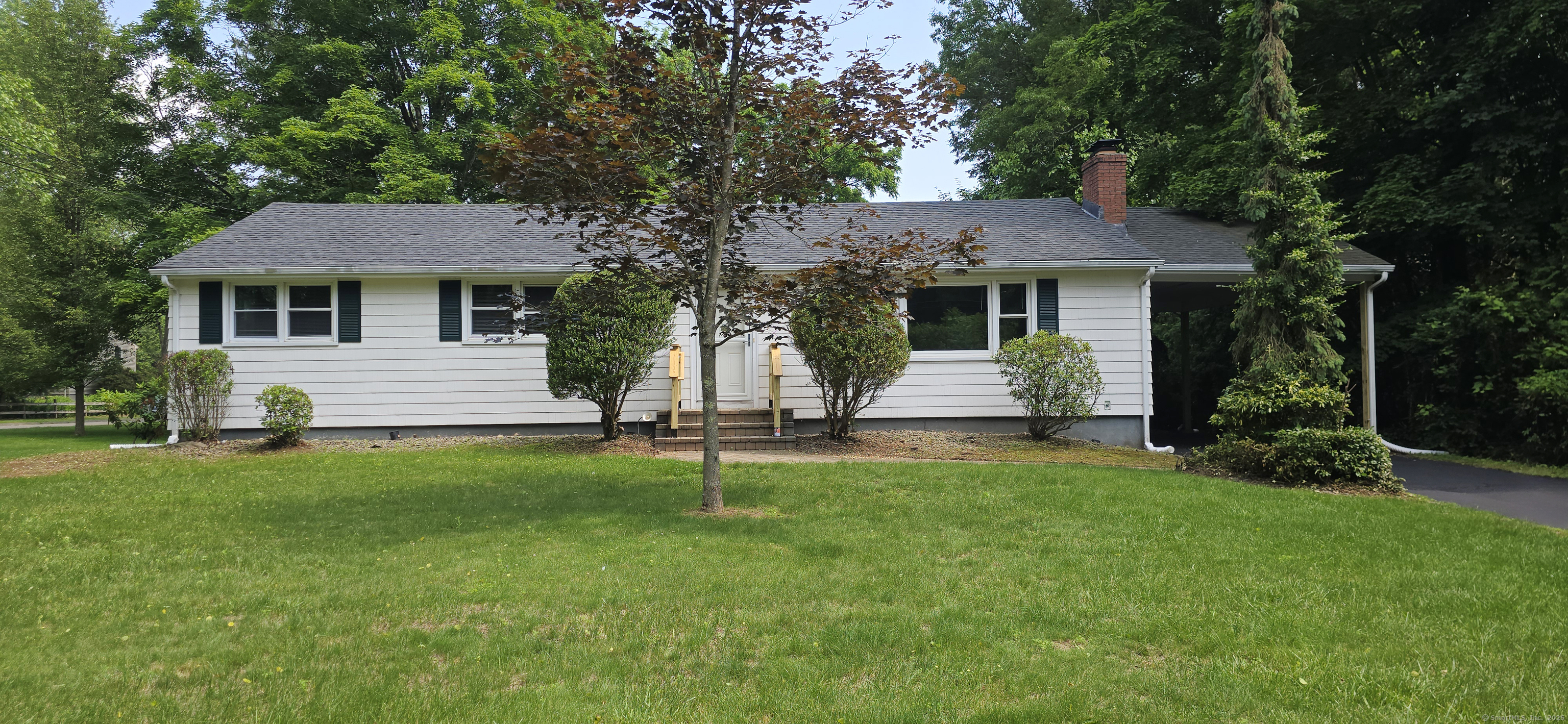 Windsorville Road, South Windsor, Connecticut - 3 Bedrooms  
2 Bathrooms  
6 Rooms - 