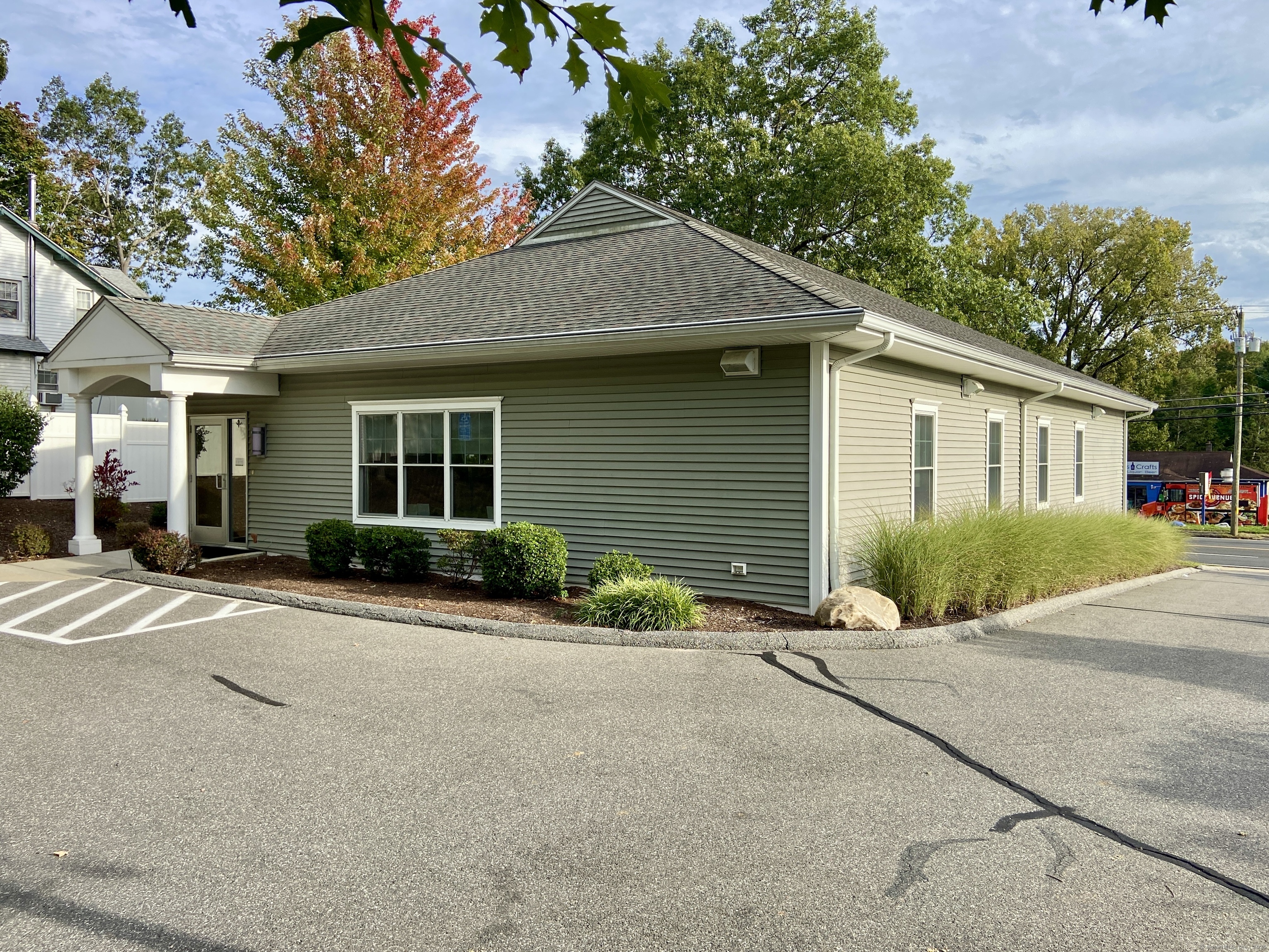 629 Middle Turnpike East