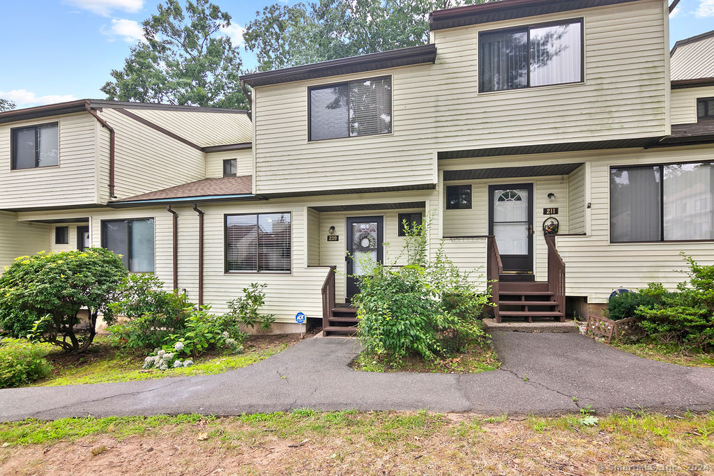 Rental Property at 209 Cypress Road, Newington, Connecticut - Bedrooms: 2 
Bathrooms: 2 
Rooms: 5  - $2,500 MO.