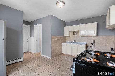 Multifamily For Rent - 66 Standish Street #1W<br/> Hartford County, Hartford, CT 06114
