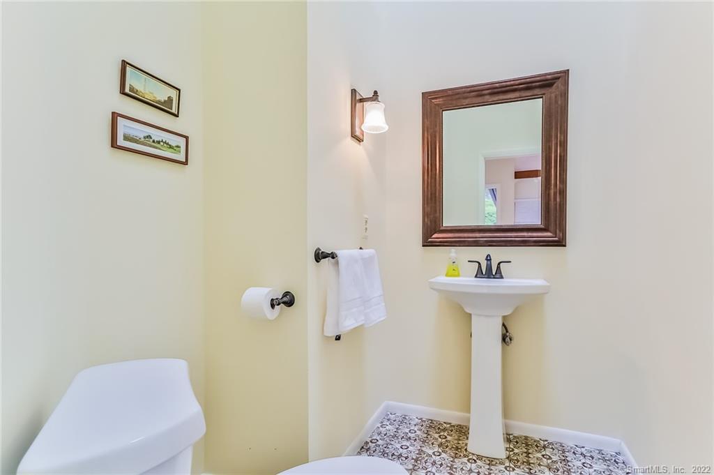 40 Stones Throw Road, Easton, Connecticut image 17
