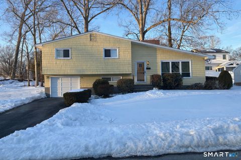 Photo of 260 Overland Drive, Stratford, CT 06614 (MLS # 24154101)