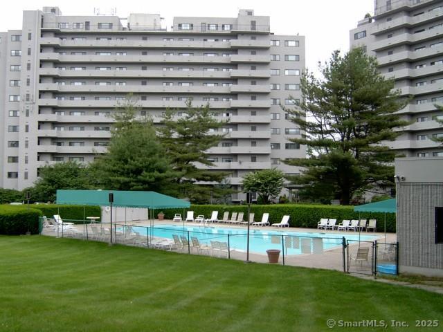 Park Avenue 9D2, Bridgeport, Connecticut - 2 Bedrooms  
2 Bathrooms  
4 Rooms - 