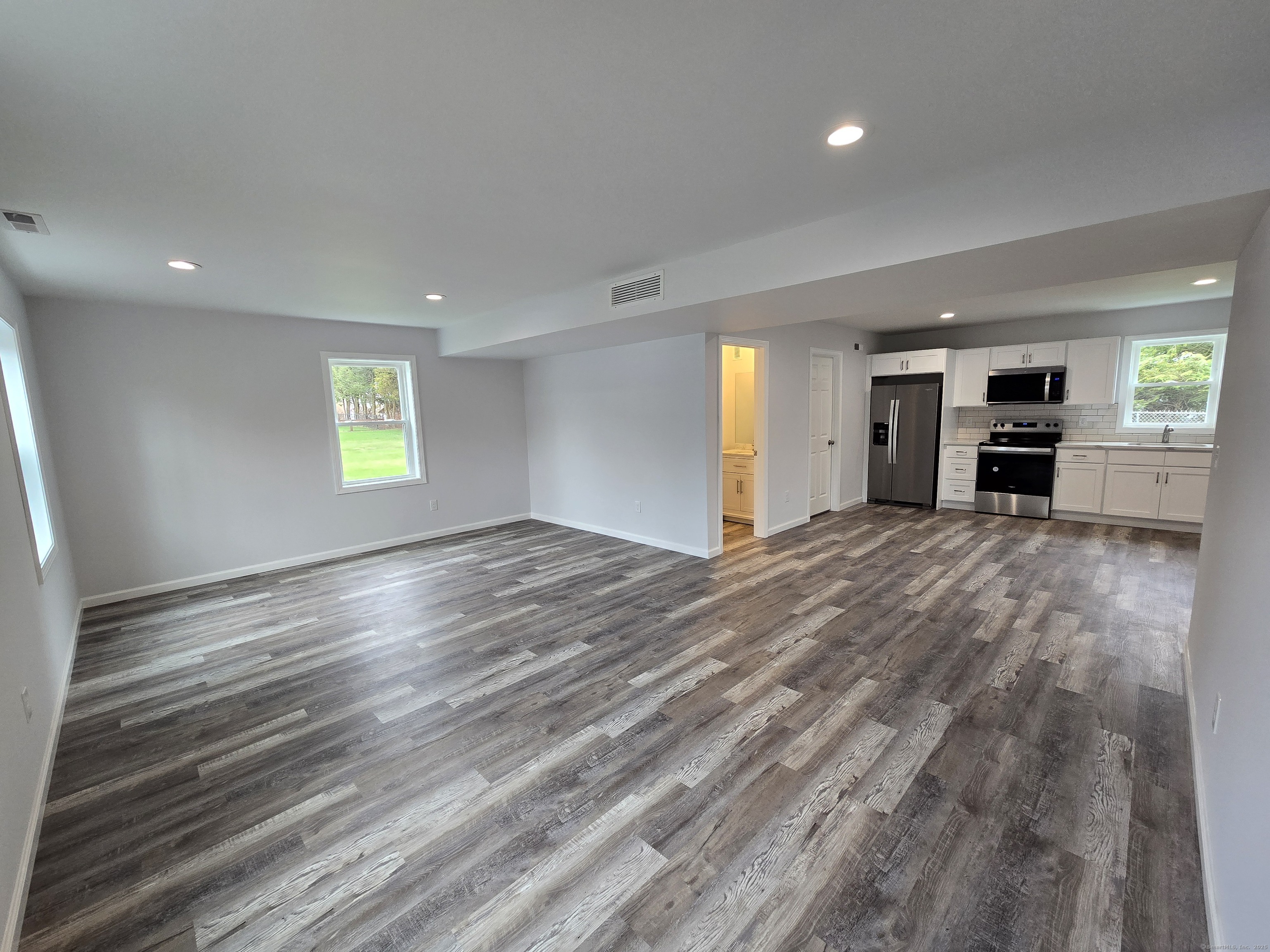 Rental Property at Locust Street 1A, Naugatuck, Connecticut - Bedrooms: 3 
Bathrooms: 2 
Rooms: 6  - $2,300 MO.