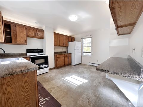 Photo of 34 Woodbridge Street, Manchester, CT 06042 (MLS # 24134472)
