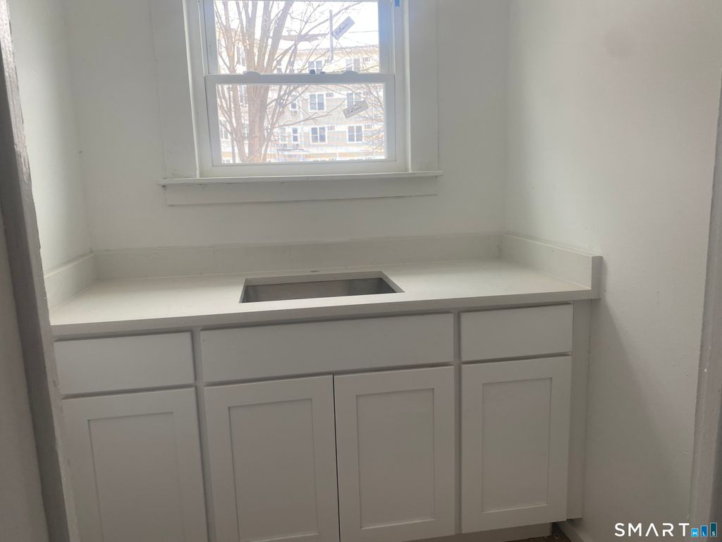 Photo of 83 Winthrop Avenue, New Haven, CT 06519 (MLS # 24131198)