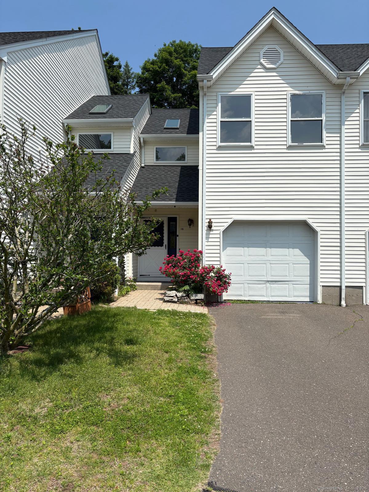 16 Maple Street 16