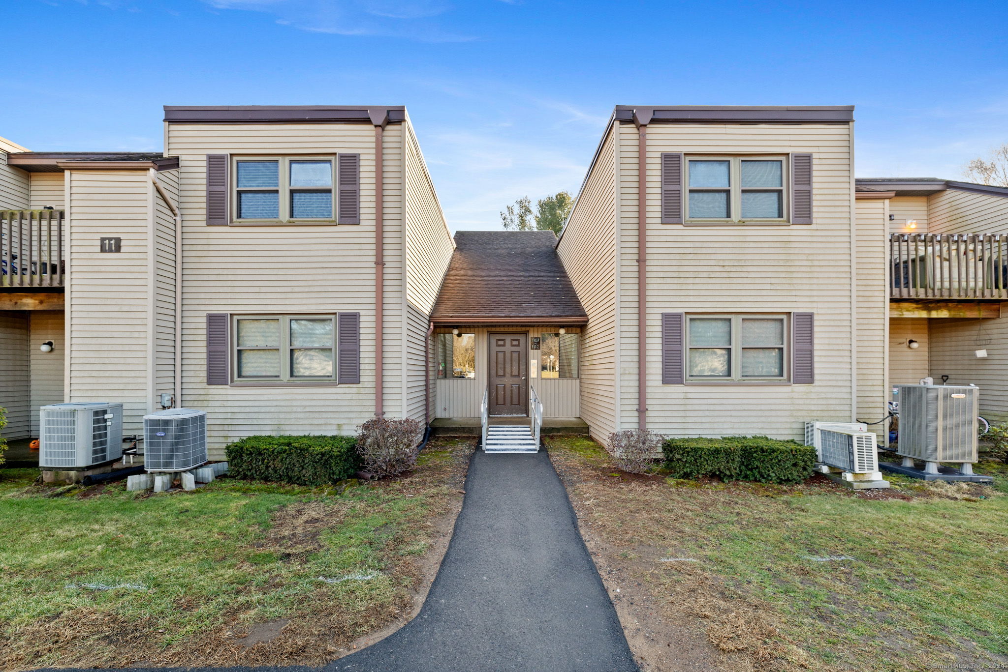 1107 Twin Circle Drive 1107, South Windsor, Connecticut - 2 Bedrooms  
2 Bathrooms  
6 Rooms - 