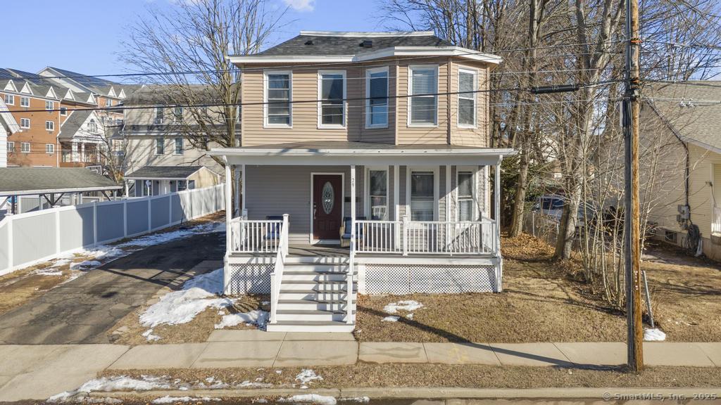 Putnam Street, Meriden, Connecticut - 3 Bedrooms  
2 Bathrooms  
8 Rooms - 