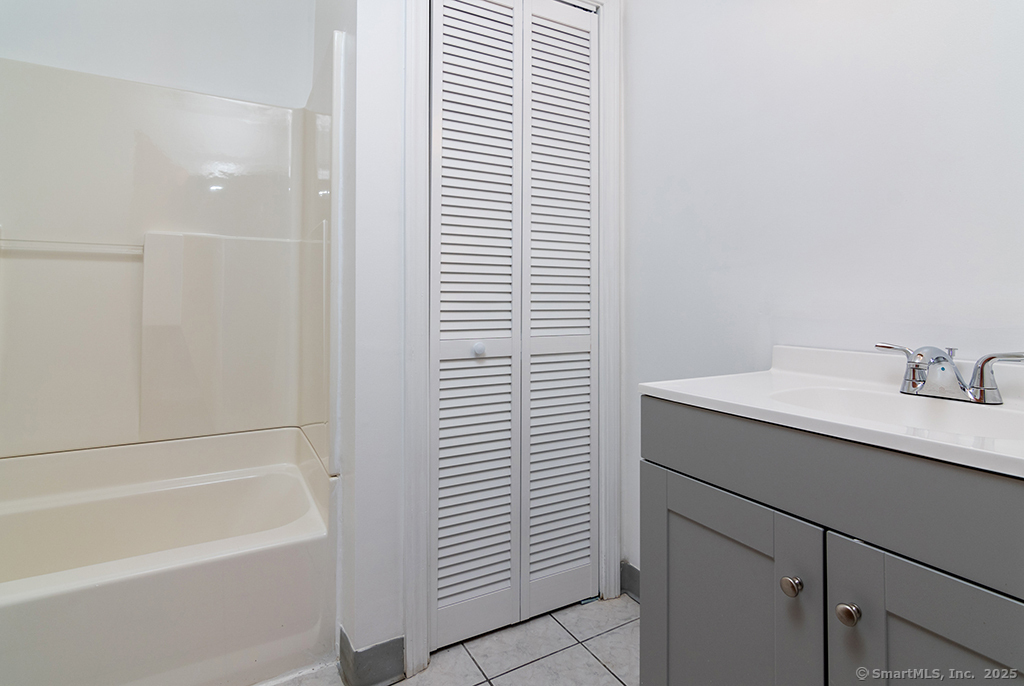 28 Lorraine Road, Groton, Connecticut image 10