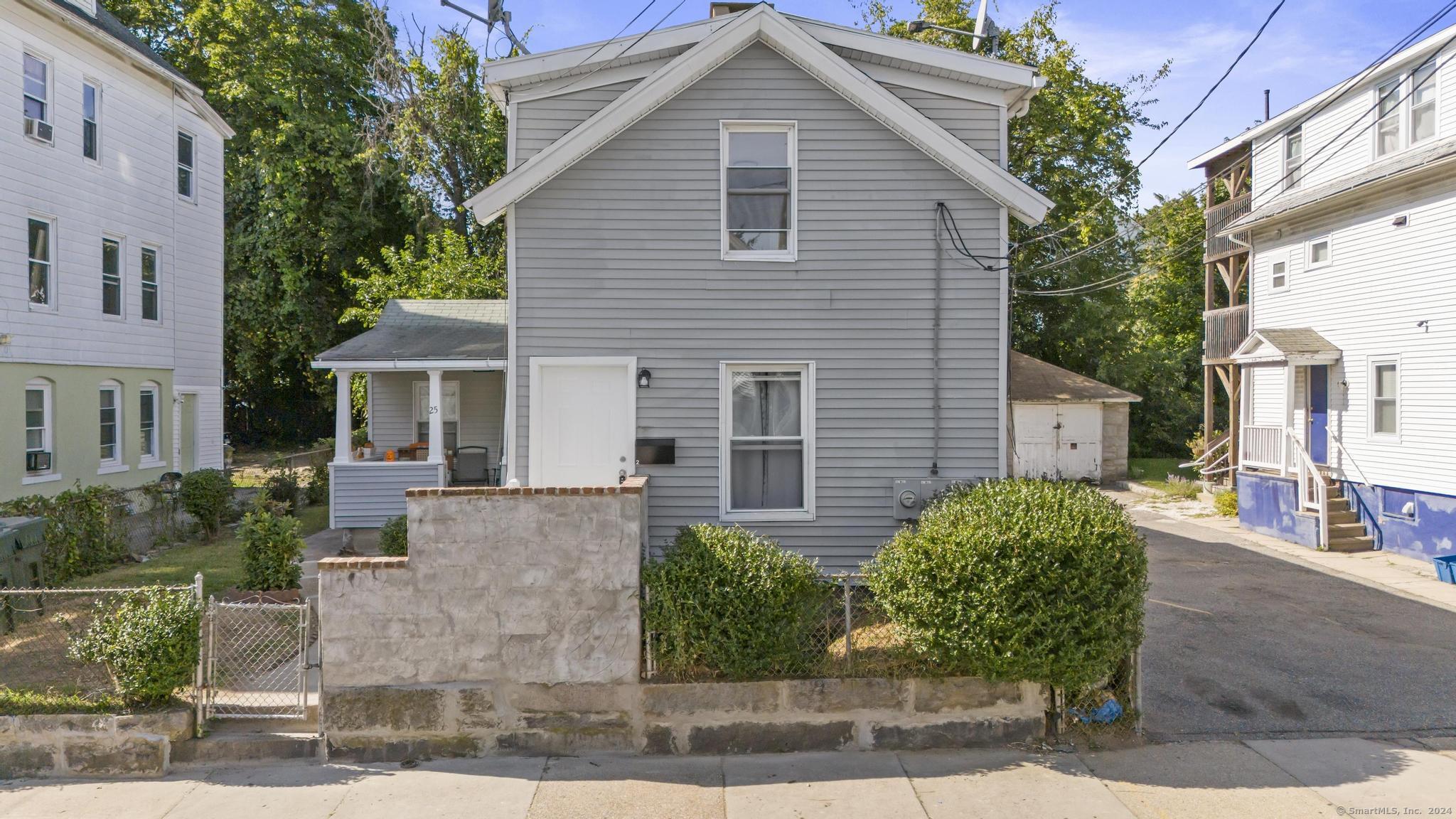 Property for Sale at 25 W Coit Street, New London, Connecticut - Bedrooms: 4 
Bathrooms: 3 
Rooms: 8  - $289,900