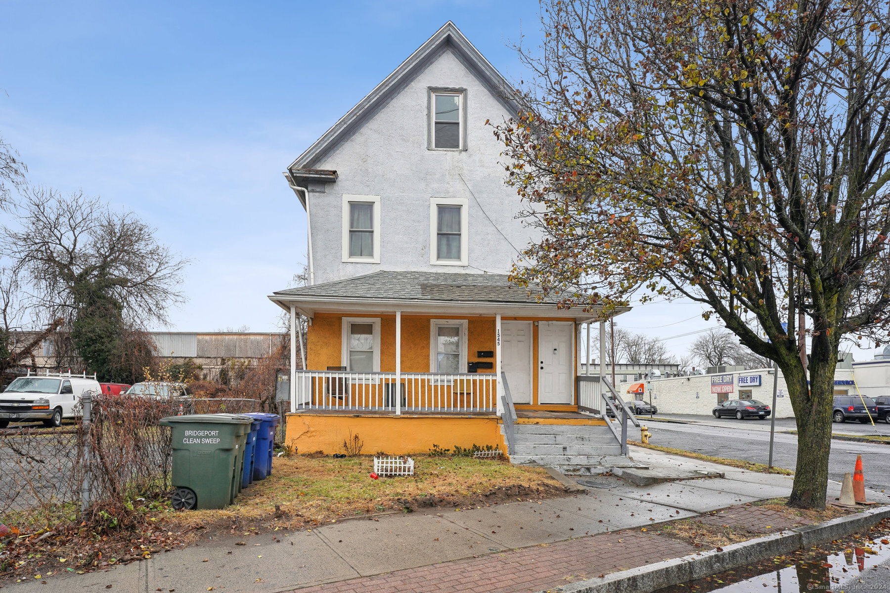 1545 Barnum Avenue 3rd Fl, Bridgeport, Connecticut - 2 Bedrooms  
1 Bathrooms  
12 Rooms - 