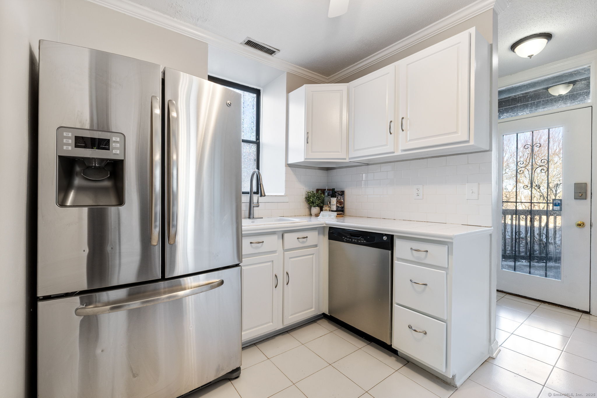 14 Charter Oak Place #APT 1, Hartford, Connecticut image 8