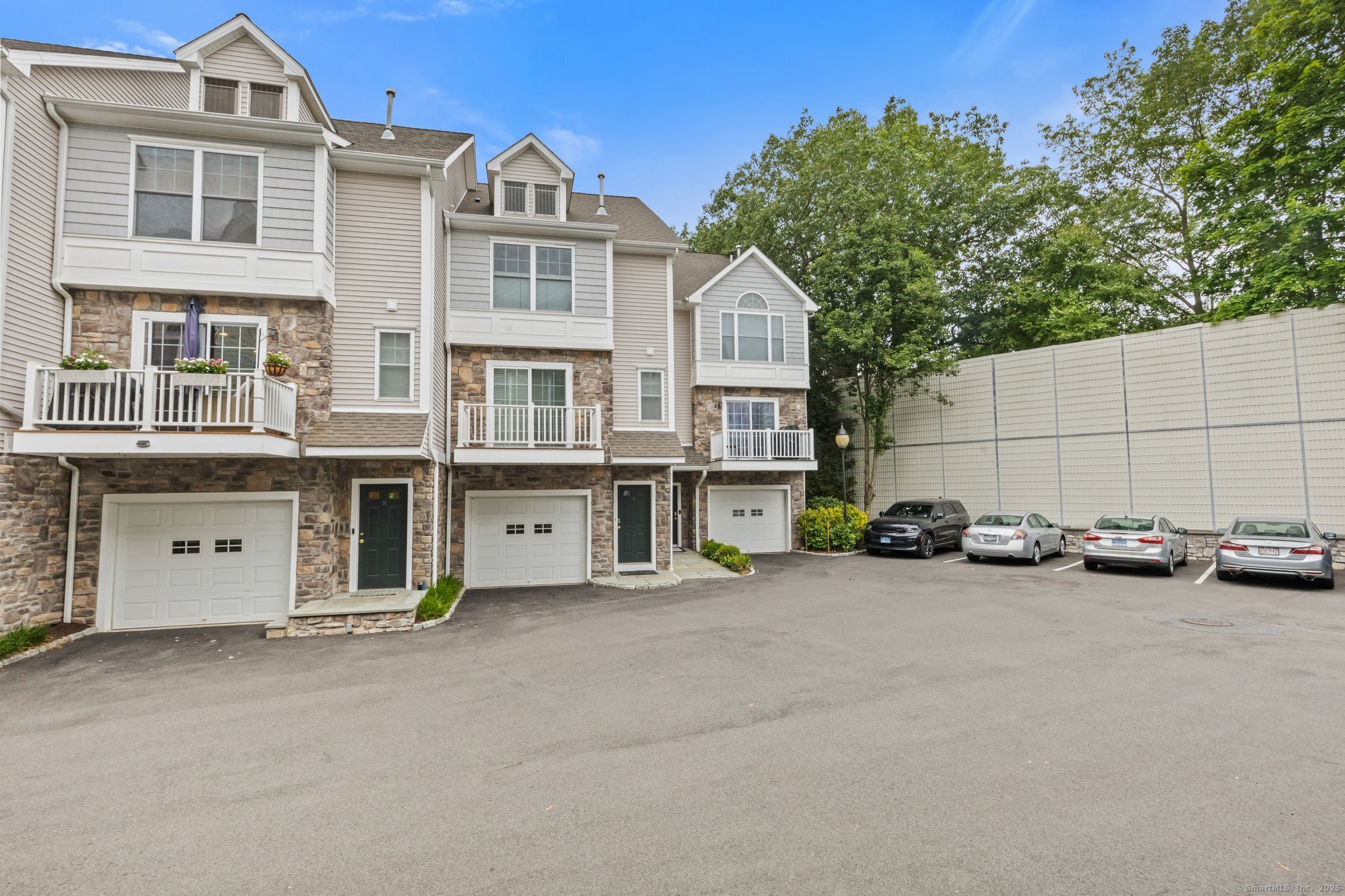 85 Camp Avenue APT 7I