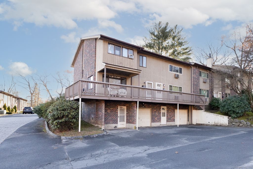 Photo of 210 Oakville Avenue #APT A, Waterbury, CT 06708 (MLS # 24143722)