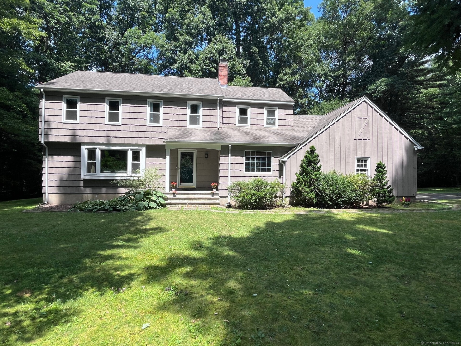 1 Lawton Drive, Simsbury, Connecticut - 4 Bedrooms  
3 Bathrooms  
8 Rooms - 