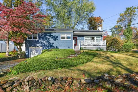 Photo of 2 Drumlin Road, Westport, CT 06880 (MLS # 24133545)