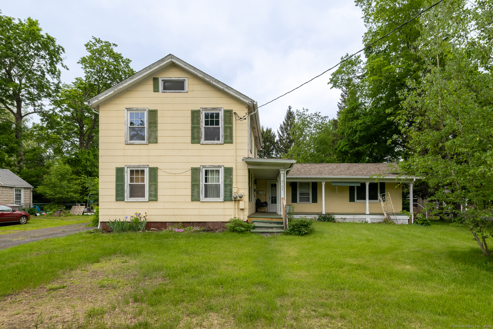 Church Avenue, Bristol, Connecticut - 3 Bedrooms  
3 Bathrooms  
8 Rooms - 