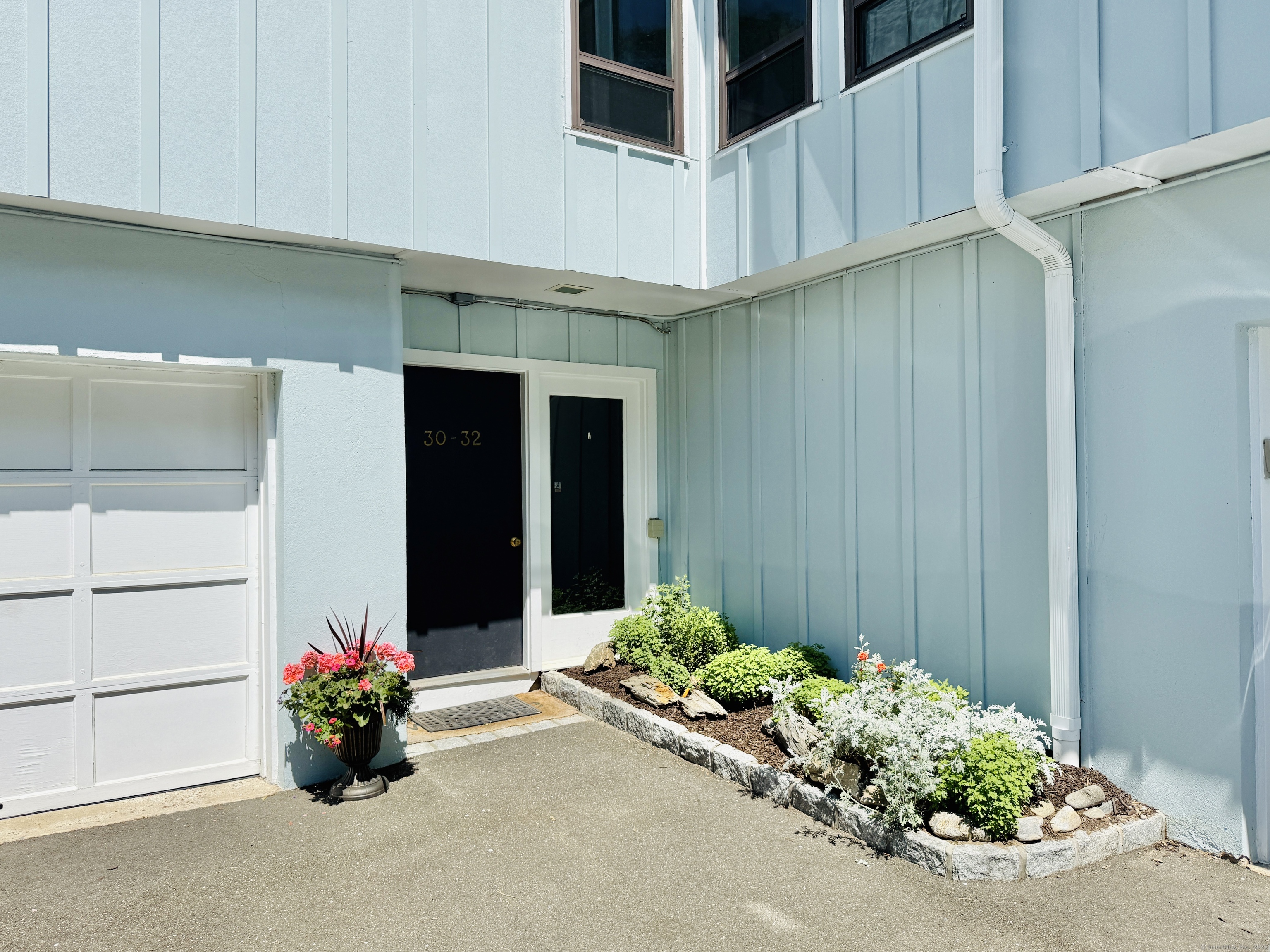 30 Hills Lane 30