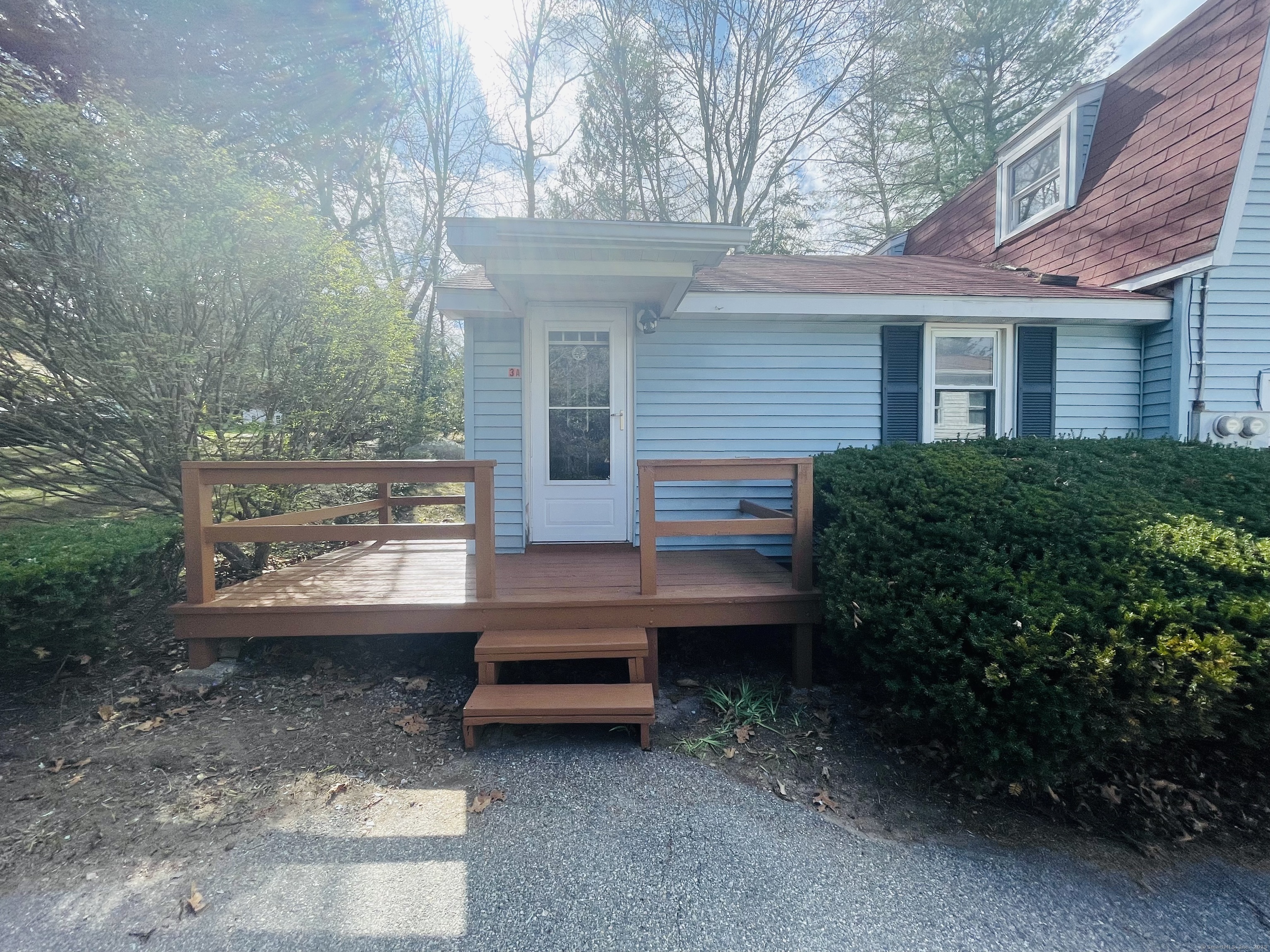 Burlake Road A, Waterford, Connecticut - 1 Bedrooms  
1 Bathrooms  
3 Rooms - 