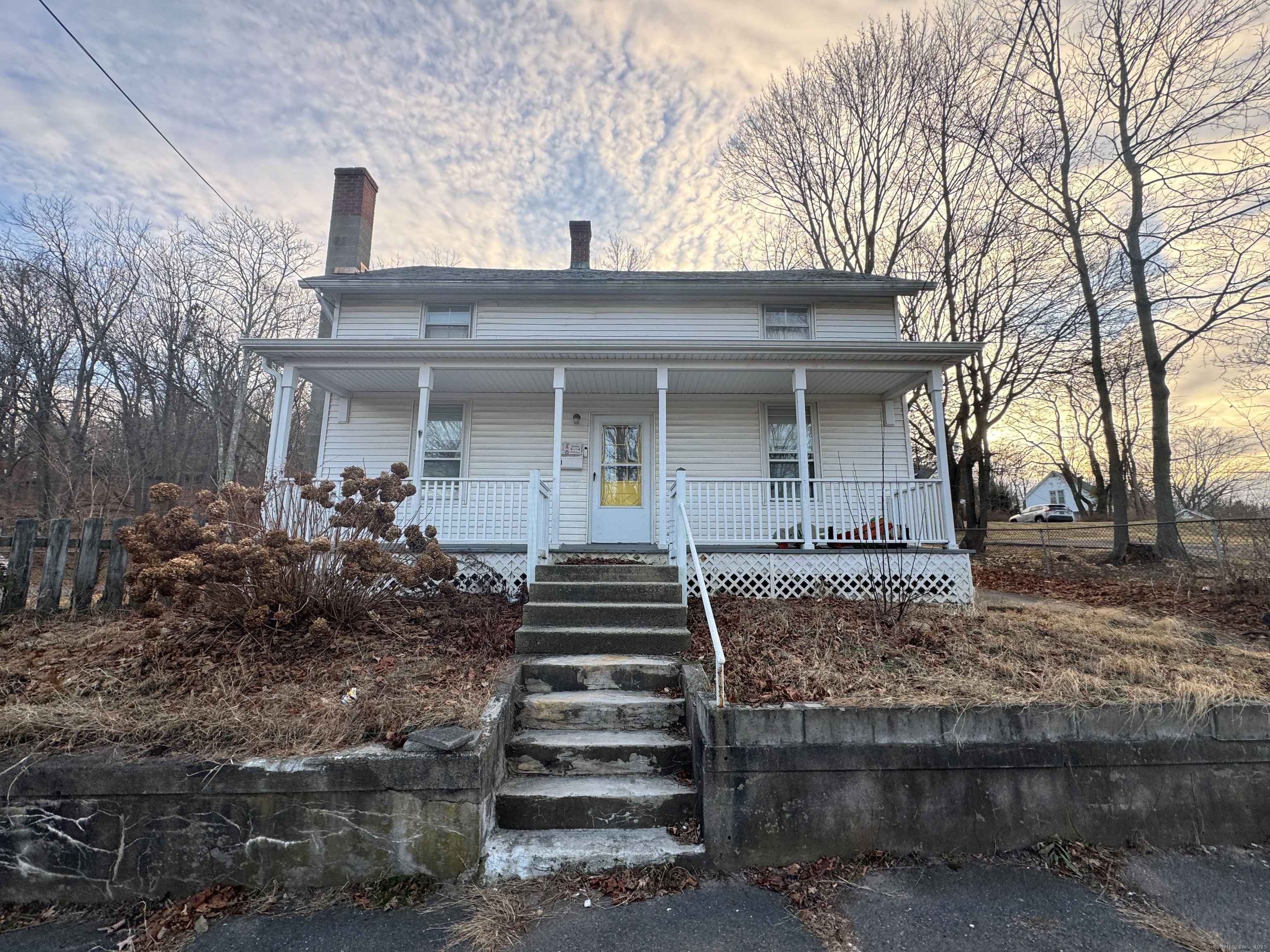 Laurel Street, Vernon, Connecticut - 3 Bedrooms  
2 Bathrooms  
7 Rooms - 