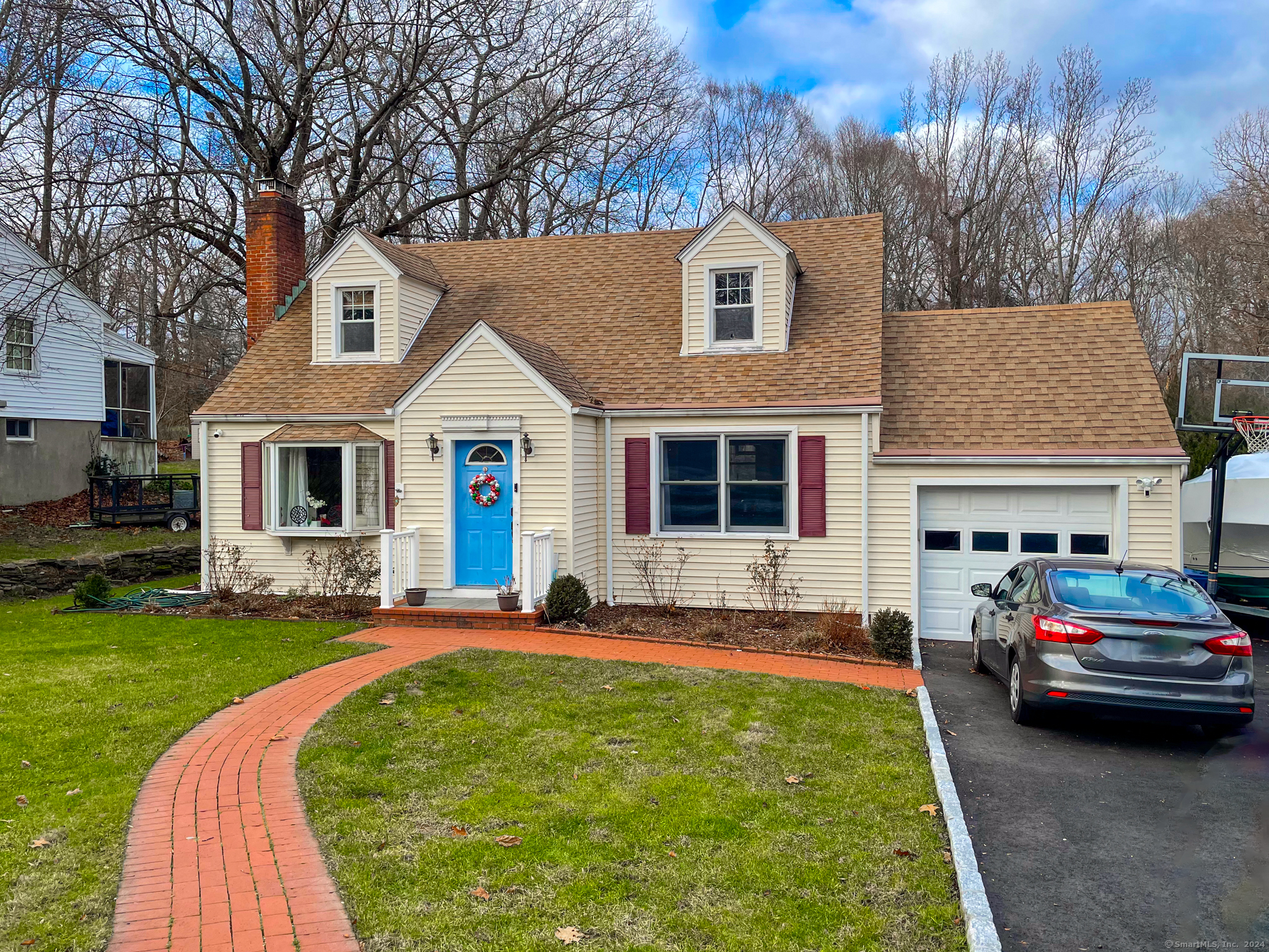 Rental Property at 56 Beardsley Parkway, Trumbull, Connecticut - Bedrooms: 3 
Bathrooms: 2 
Rooms: 6  - $3,900 MO.