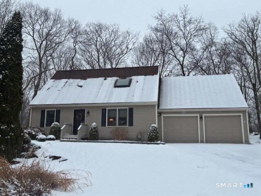 Photo of 11 Copper Ridge Circle #11, Guilford, CT 06437 (MLS # 24149805)