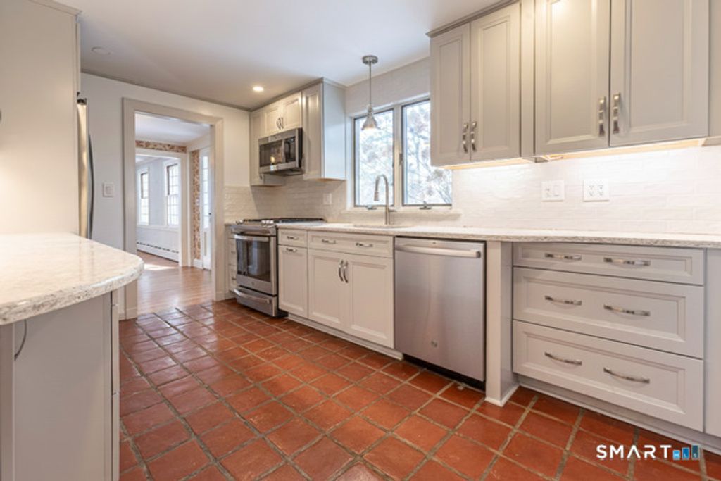 Photo of 246 Steele Road, West Hartford, CT 06117 (MLS # 24147293)