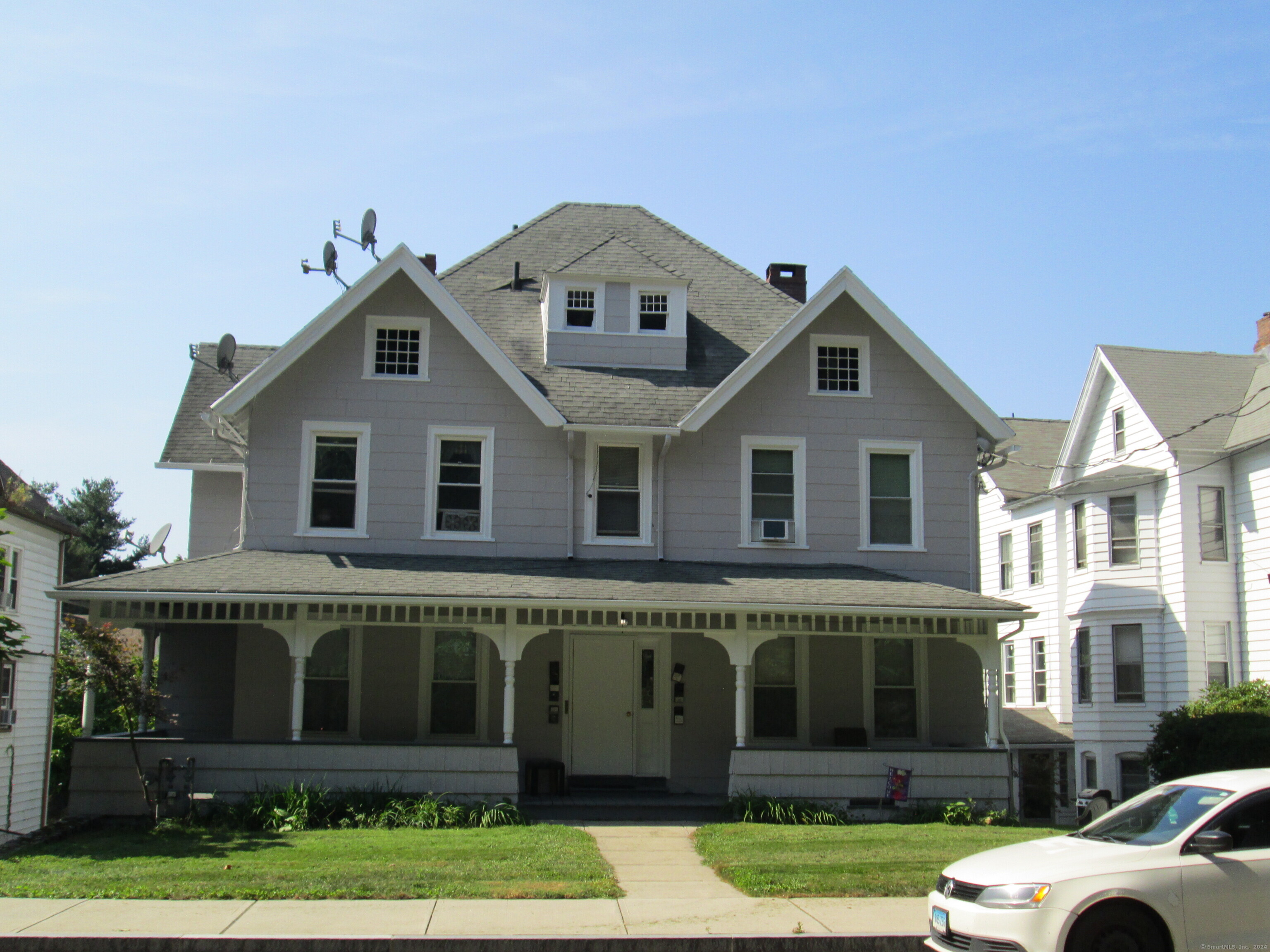 N Main Street, Naugatuck, Connecticut - 6 Bedrooms  
6 Bathrooms  
16 Rooms - 