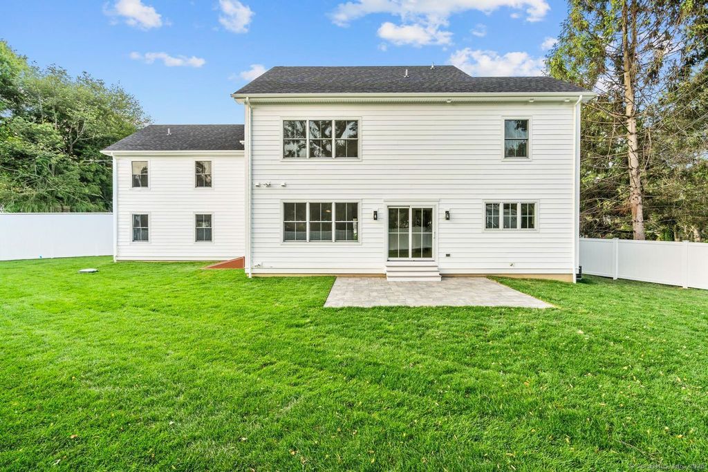 Photo of 45 Robin Circle, Fairfield, CT 06824 (MLS # 24135044)