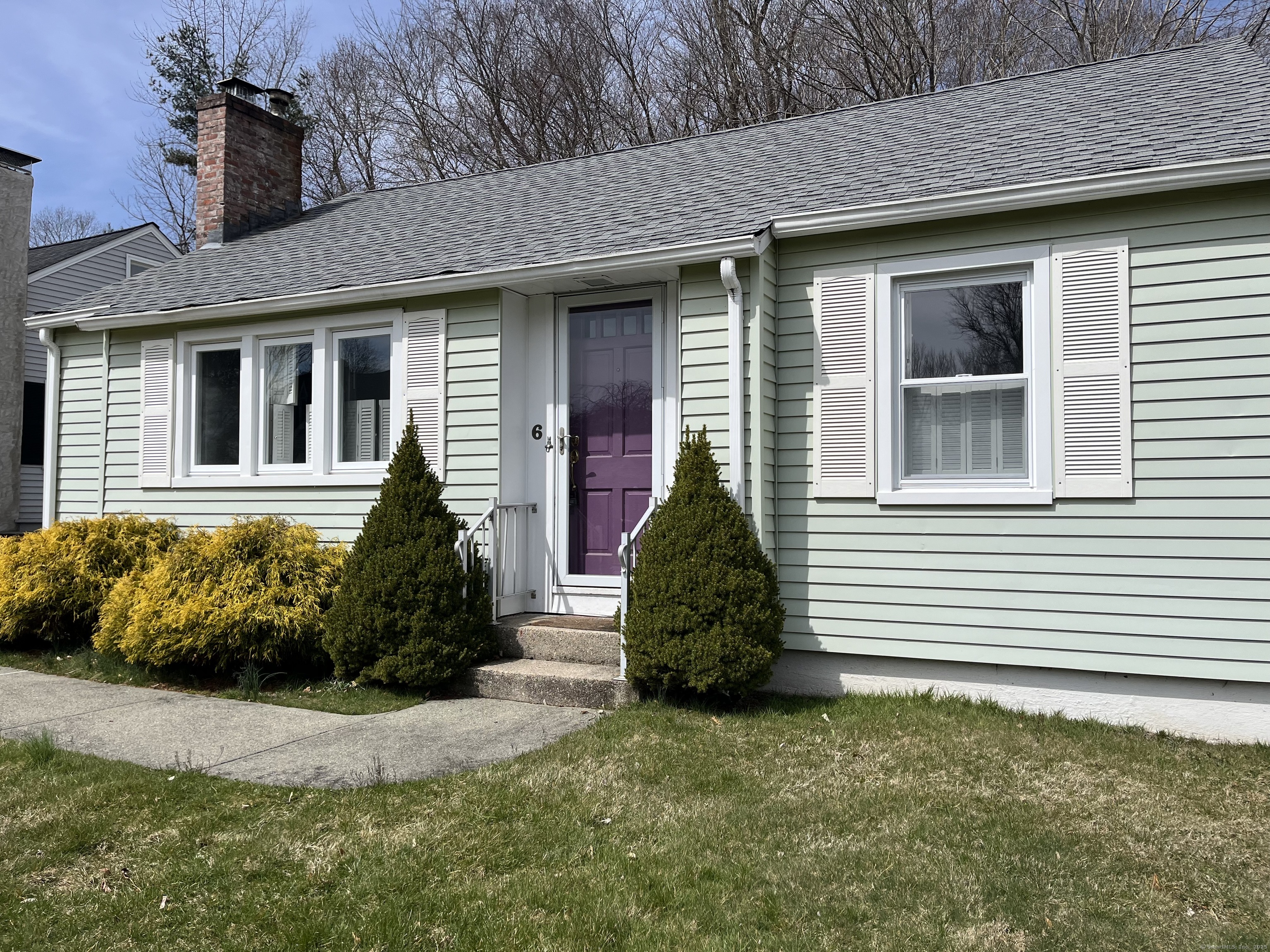 Porter Street, Waterford, Connecticut - 1 Bedrooms  
1 Bathrooms  
3 Rooms - 