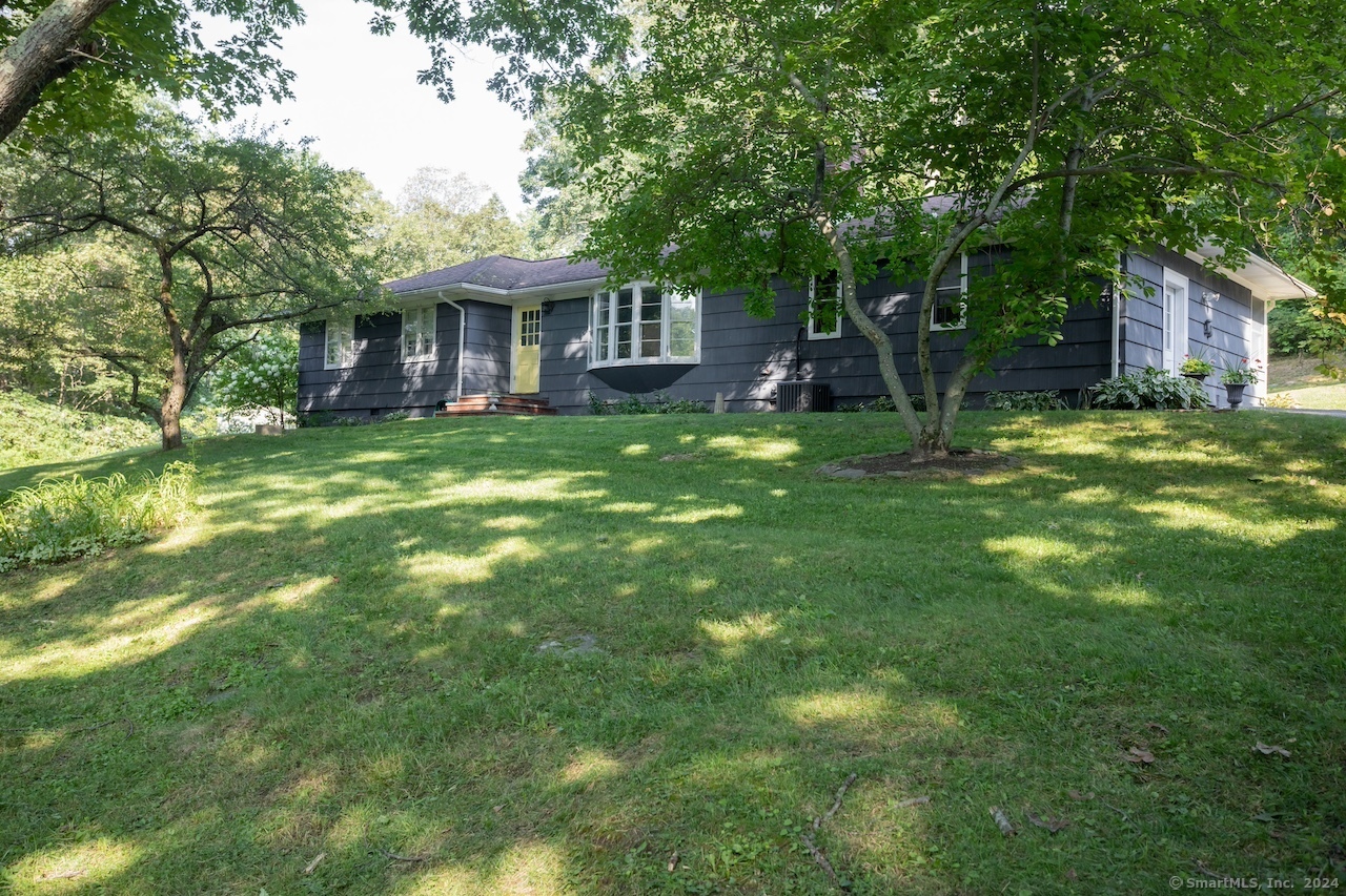 Ore Hill Road, Salisbury, Connecticut - 4 Bedrooms  
3 Bathrooms  
6 Rooms - 
