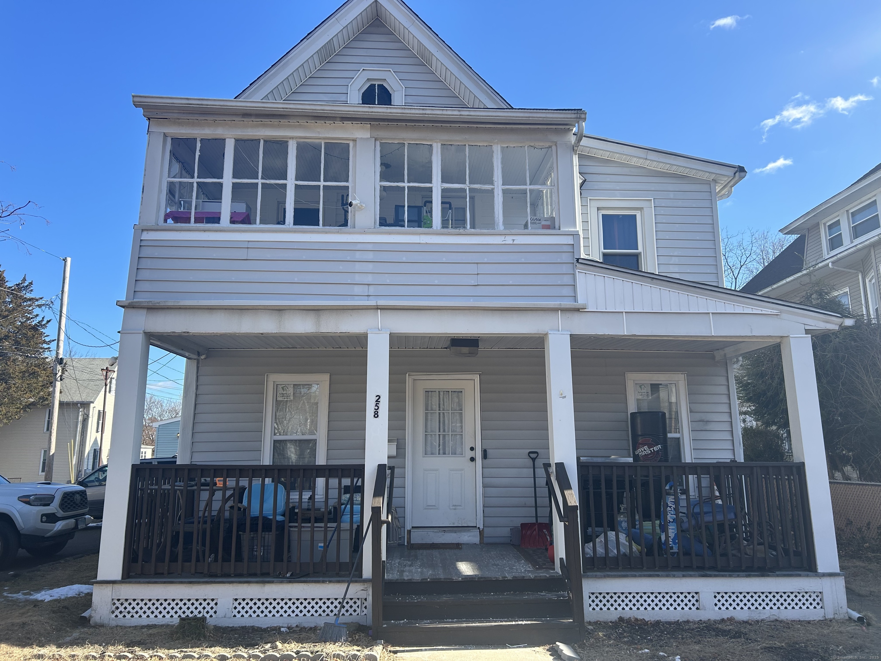 Wakelee Avenue, Ansonia, Connecticut - 4 Bedrooms  
2 Bathrooms  
8 Rooms - 