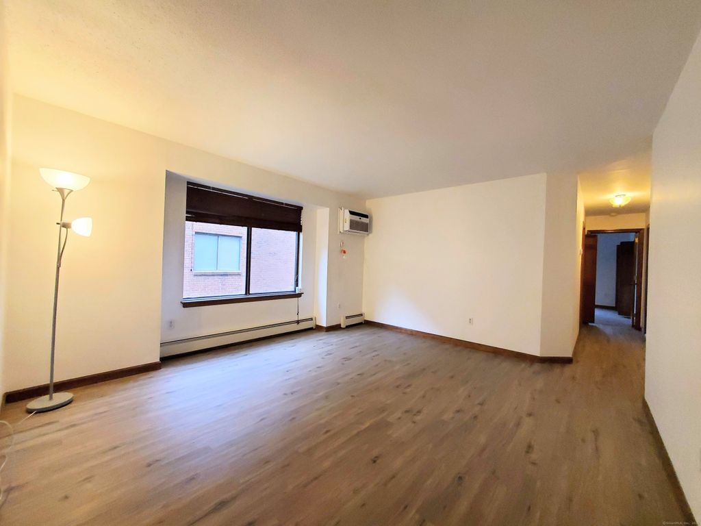 Photo of 73 Mountford Street #APT 3B, Hartford, CT 06114 (MLS # 24134649)
