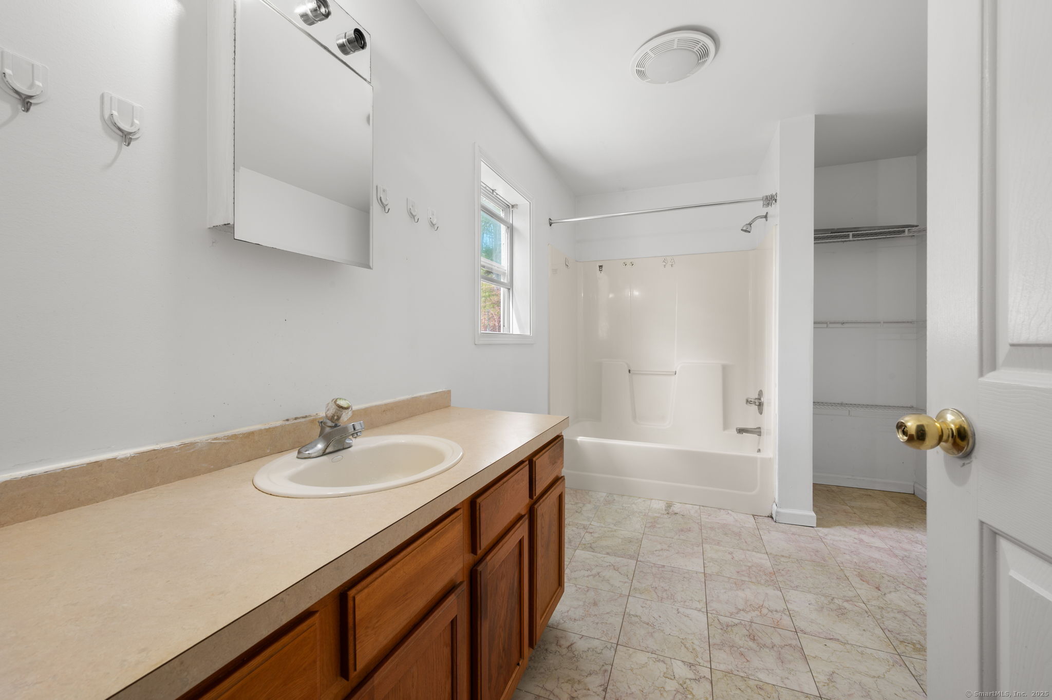 24 Fort Shantok Road, Montville, Connecticut image 9