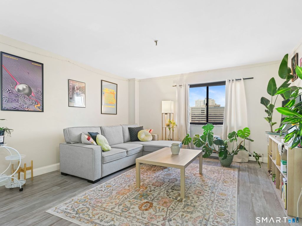 Photo of 51 Schuyler Avenue #APT 5C, Stamford, CT 06902 (MLS # 24155569)