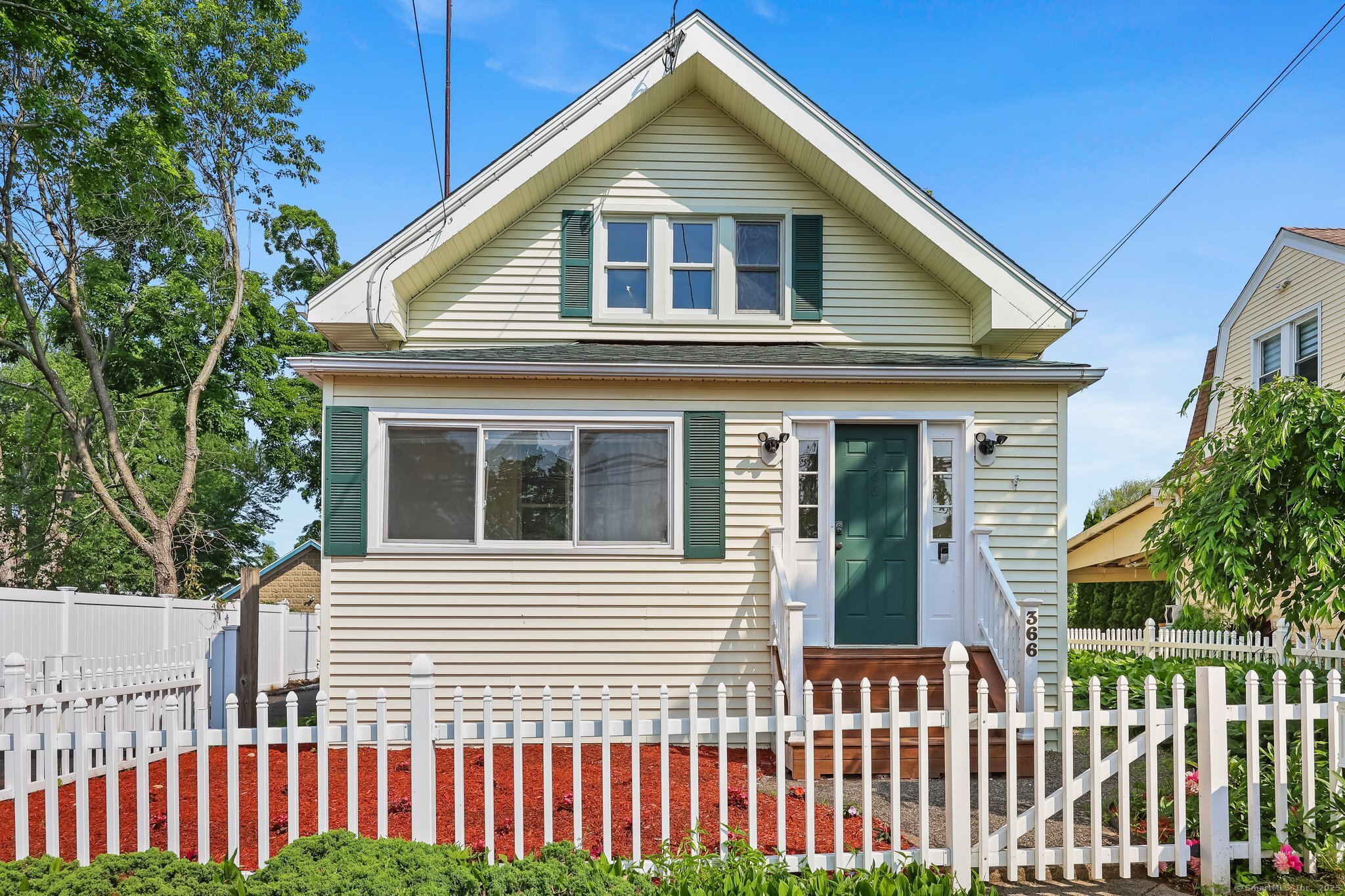 Rental Property at Suburban Avenue, Fairfield, Connecticut - Bedrooms: 3 
Bathrooms: 2 
Rooms: 7  - $5,000 MO.