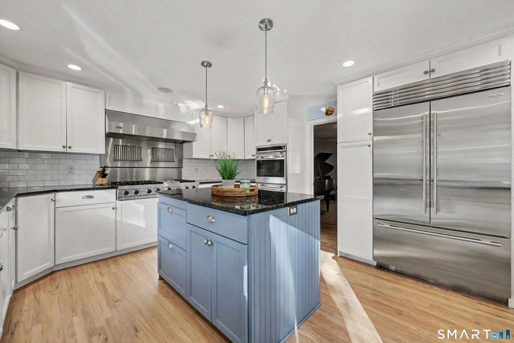 Photo of 35 S Benson Commons, Fairfield, CT 06824 (MLS # 24193434)
