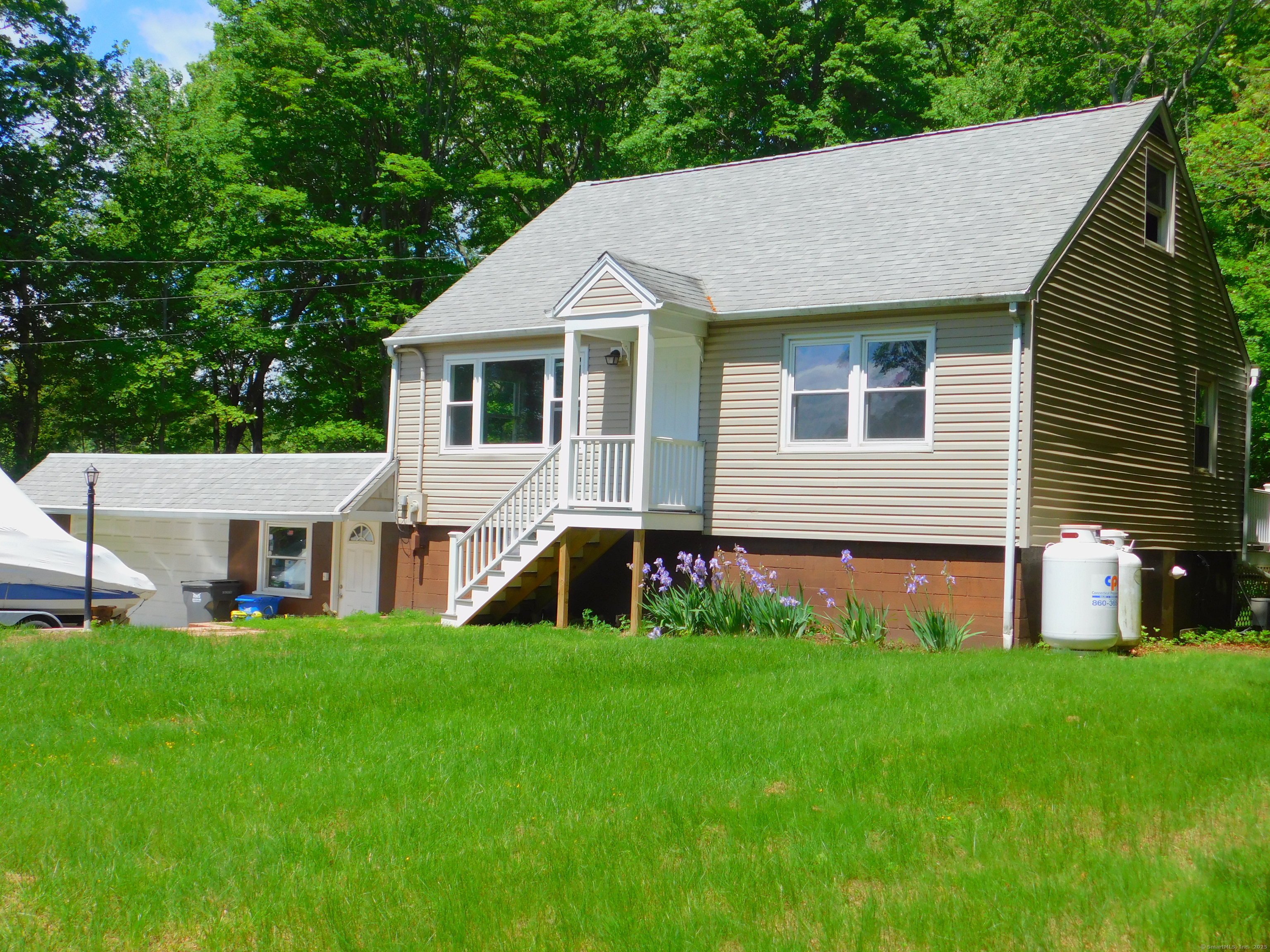 Main Street, Monroe, Connecticut - 4 Bedrooms  
2 Bathrooms  
8 Rooms - 