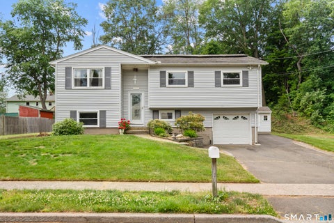 Homes For Sale - 140 Flower Drive<br/> New Haven County, Hamden, CT 06518