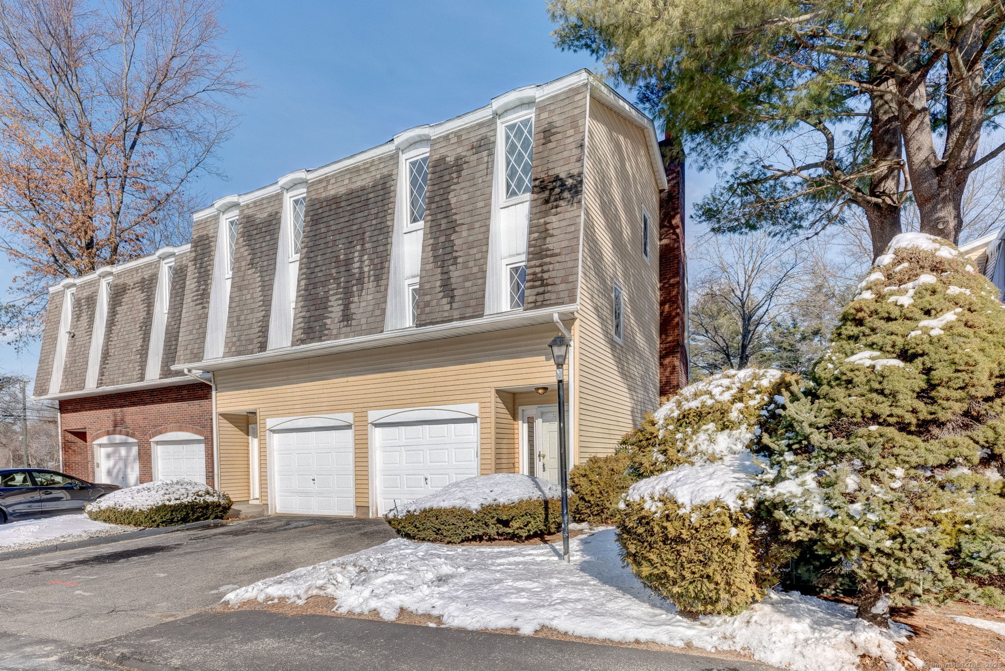 Northbrook Court 9, East Hartford, Connecticut - 2 Bedrooms  
2 Bathrooms  
5 Rooms - 