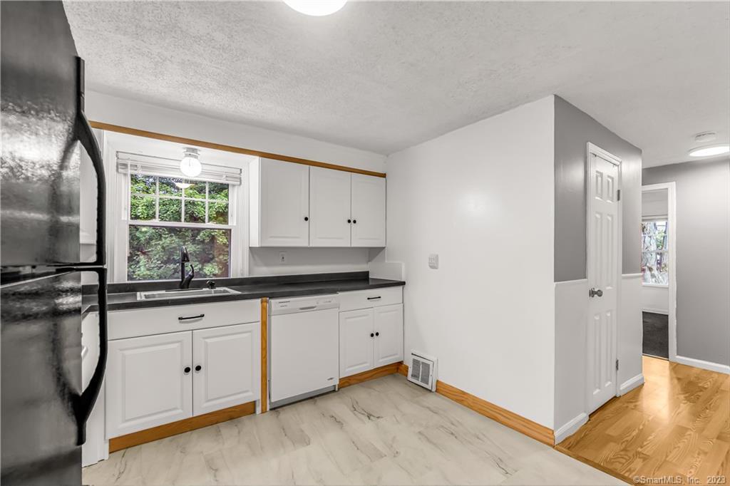 Rental Property at 583 Church Hill Road 2, Trumbull, Connecticut - Bedrooms: 3 
Bathrooms: 1 
Rooms: 7  - $2,600 MO.