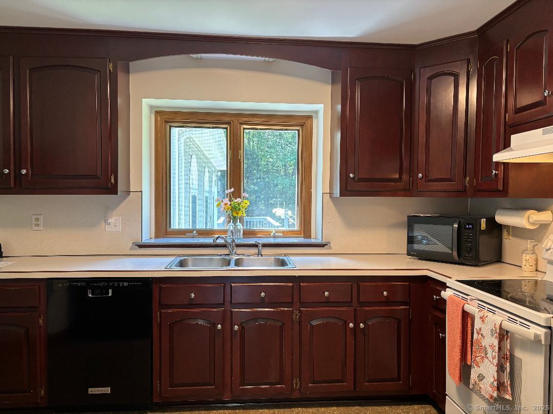28 Forest Road