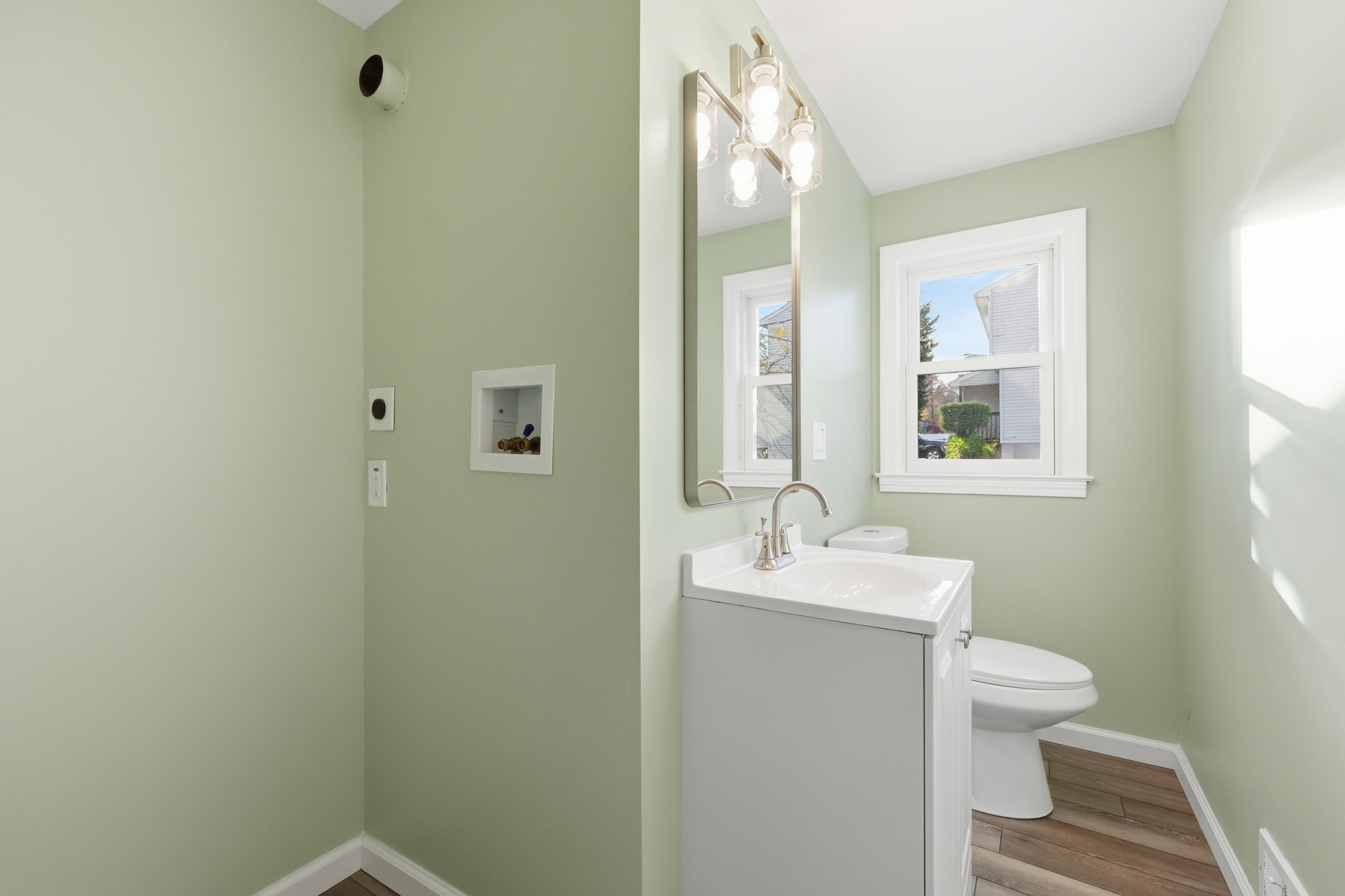 Bristol, Connecticut 06010, United States, 4 Bedrooms Bedrooms, ,2 BathroomsBathrooms,Residential,Active,241669