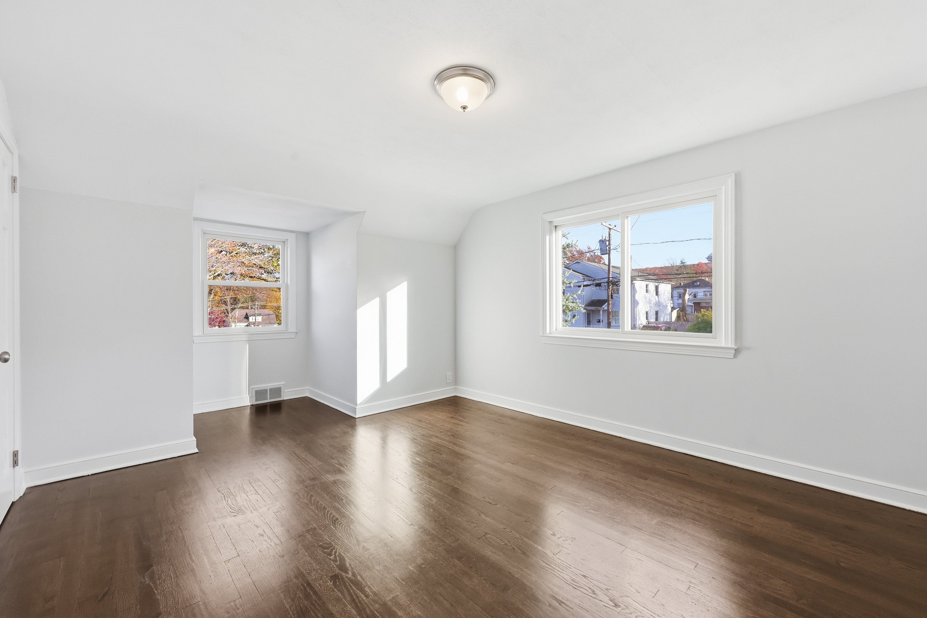 Bristol, Connecticut 06010, United States, 4 Bedrooms Bedrooms, ,2 BathroomsBathrooms,Residential,Active,241669