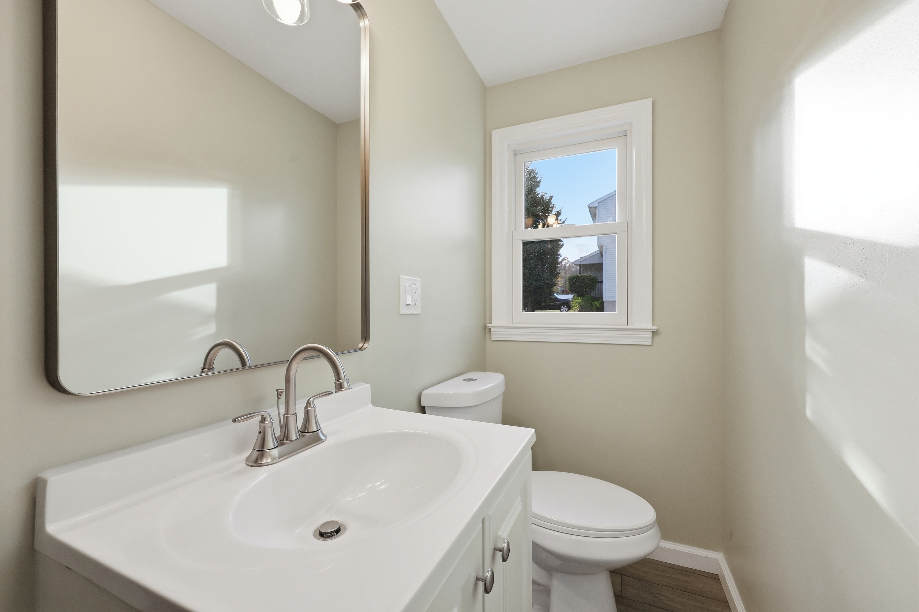 Bristol, Connecticut 06010, United States, 4 Bedrooms Bedrooms, ,2 BathroomsBathrooms,Residential,Active,241669